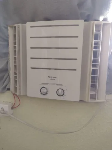 Ar-condicionado 11000btus, gelando muito.