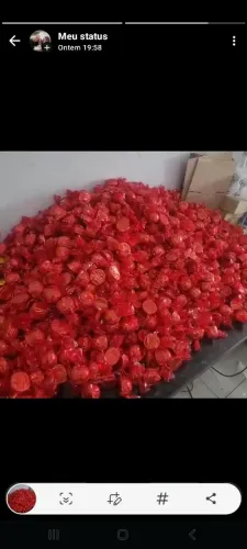 Bombons de cupuaçu  e castanha do Pará 