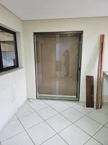 Porta de correr blindex armação de alumínio <br>Porta aluminio 2 folhas com vidro 1,42x2,10