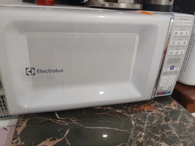 Vendo esse microondas da marca ELECTROLUX