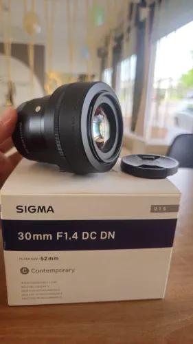 Lente Sigma 30mm f/1.4 para Sony E-mount