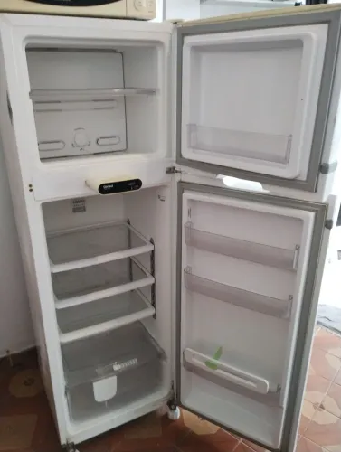 Geladeira Consul 220 recém reformada.
