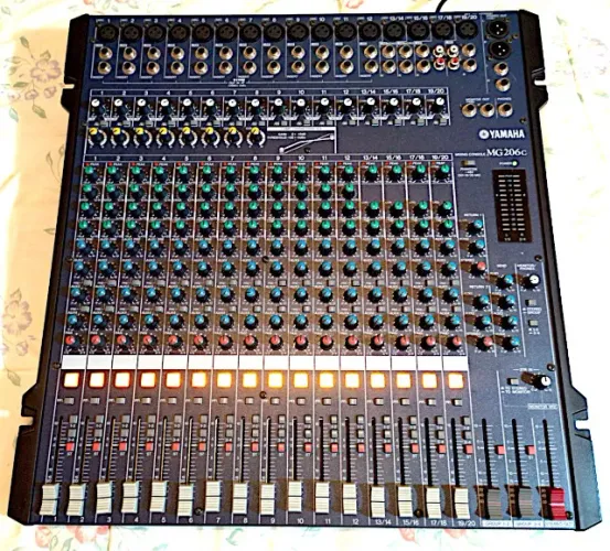 Mesa de som Yamaha MG206c