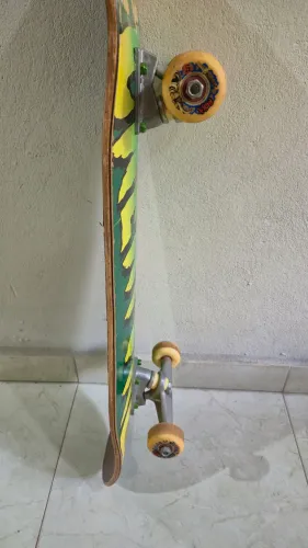 Skate em ótimo estado.