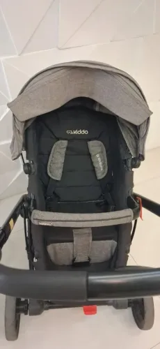 Carrinho de bebê Kiddo Compass III com bebê conforto 