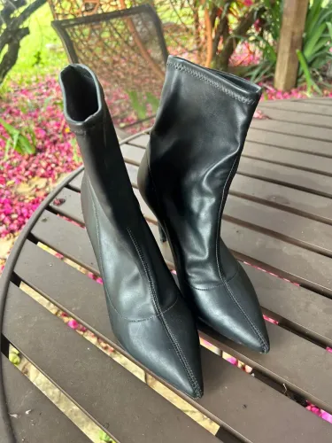 Bota bico fino