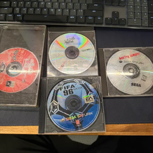Kit 4 jogos Sega Saturn ?Loose? (Sega Rally, Street Fighter Alpha, FIFA 96 e Demos)