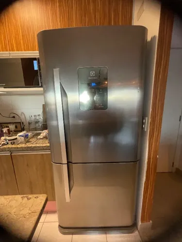 Geladeira Electrolux Frost Free Inverse Inox - Painel Digital e Muito Espaçosa!