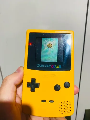 Game boy amarelo com jogo brinde 