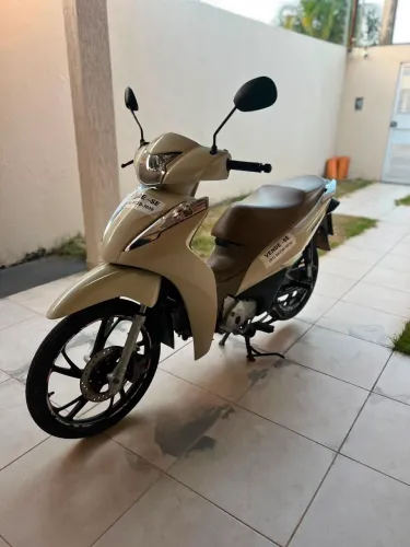 Honda biz branca e marrom 2024