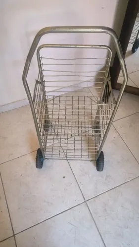 Carrinho de feira reforçado 4 rodas metal dourado seminovo