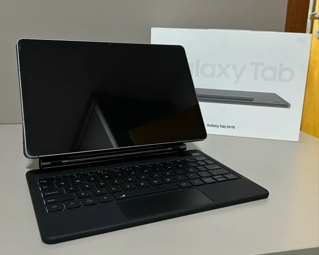 Galaxy Tab S9 FE 128GB ORIGINAL com capa com teclado de BRINDE 