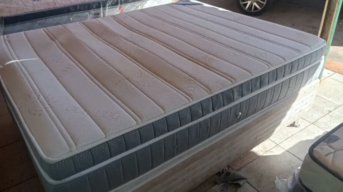 Cama box Queen size Colchão Ortobom molas ensacandas 