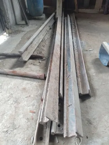 Trilho de trem viga I