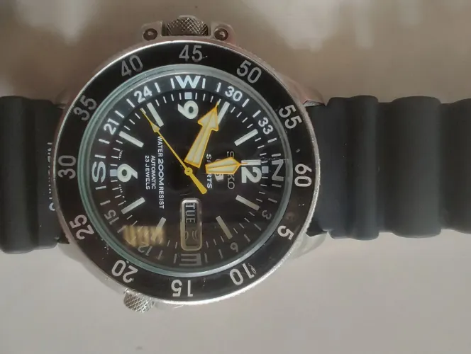 Relógio Seiko Automático 200m com pulseira de borracha