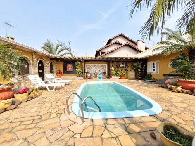Casa térrea com 210m², 3 Dormitórios/quartos sendo 1 suíte no Bairro Moinhos de Vento, can