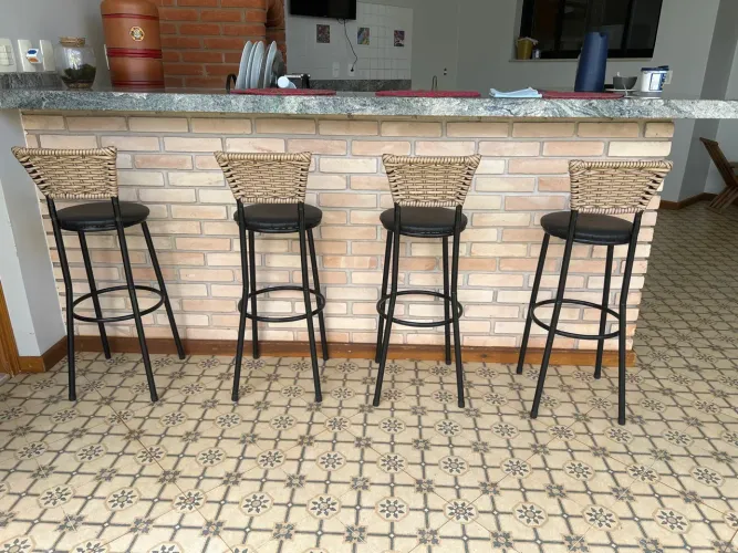 Conjunto de 4 Banquetas de Metal com estofado