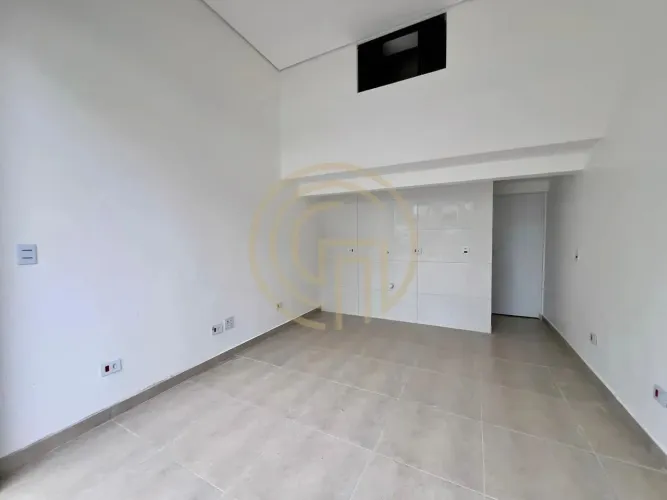 Sala comercial com mezanino 25 m², pronta para uso!