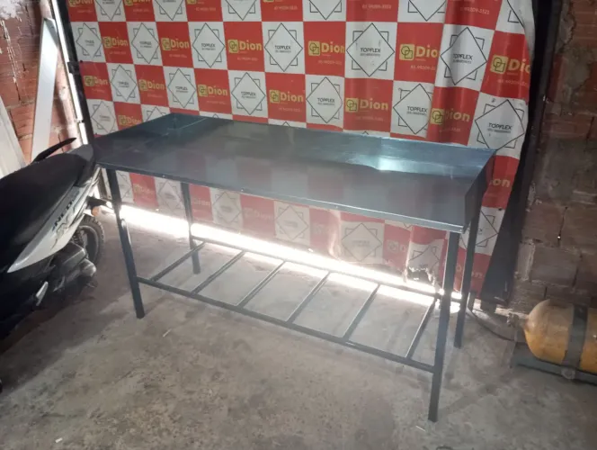 Mesa de Aço Inox Resistente e Durável