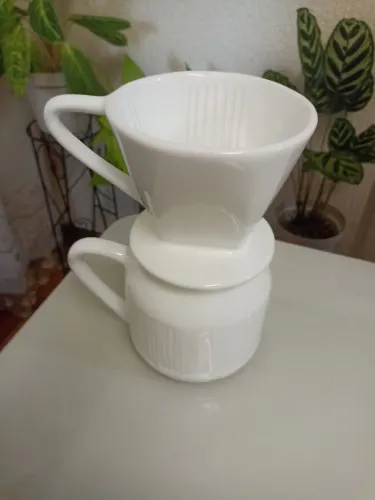 conjunto de coador de café e bule em cerâmica