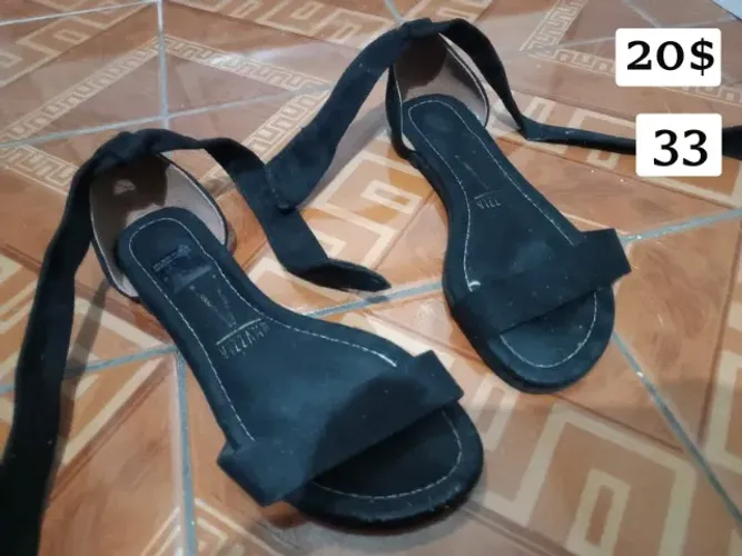 Sandália preta Vizzano de camurça