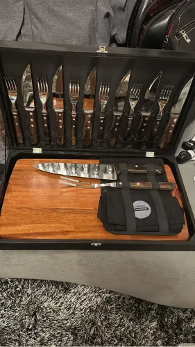 Conjunto de churrasco Tramontina com 16 peças.
