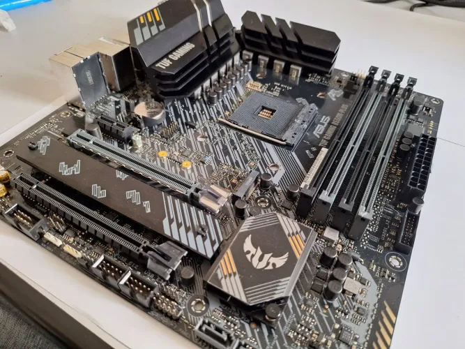 Placa mãe ASUS TUF GAMING B550M-PLUS