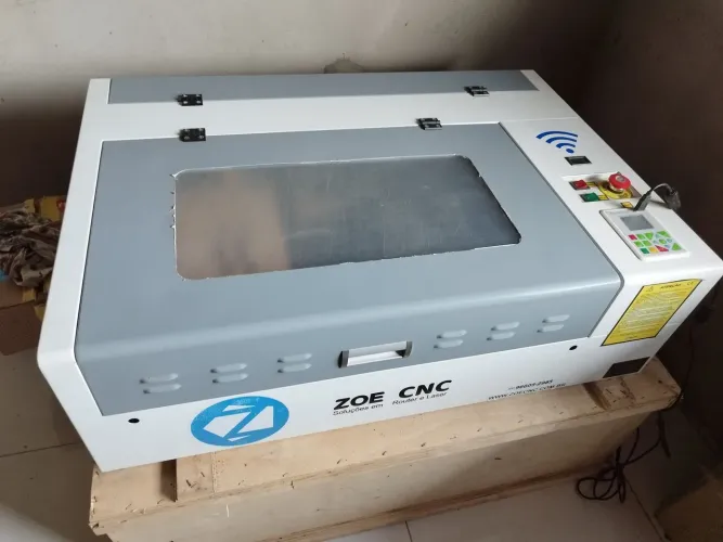 Máquina de corte a laser