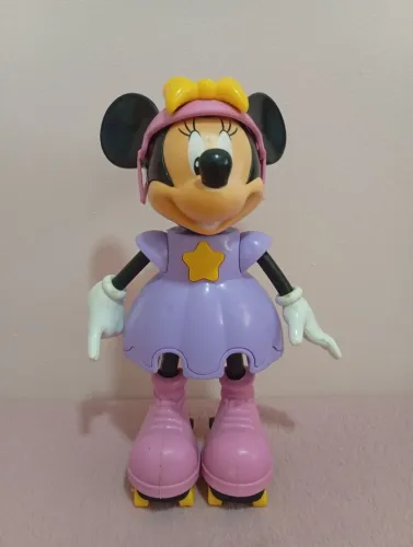 Boneca Minie patinadora