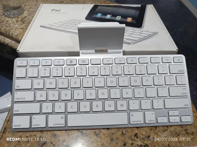Apple iPad Keyboard Dock