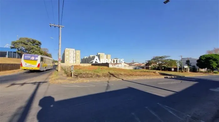Terreno com 480m² à venda no Santa Luzia