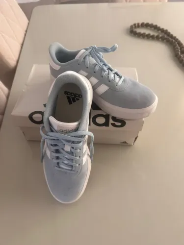 Tênis Adidas Azul Claro