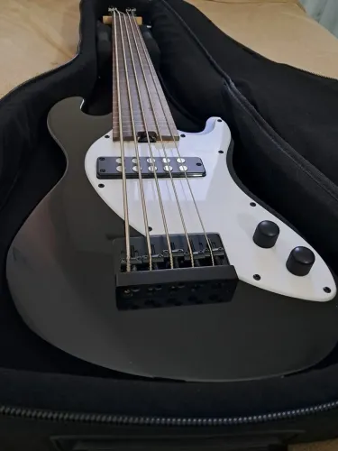 Baixo Short Scale Fretless 5 Cordas Kala U-BASS Solid Body + Bag