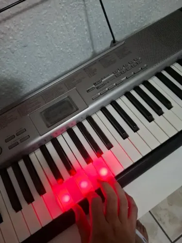 Teclado Casio LK125 teclas iluminadas mais suporte e banqueta