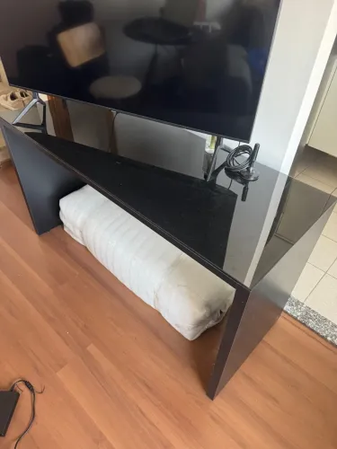 Mesa de escritório, 1,40x0,55m, tampo de vidro