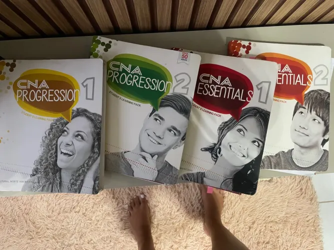 Livros de Inglês do curso CNA em ótimo estado 