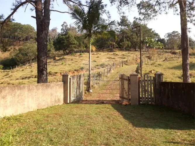 Sítio à venda com 3 quartos em Bairro do Cambará, São Roque - SP