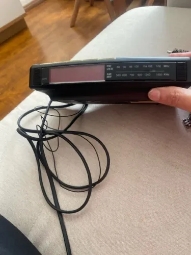 Rádio relógio antigo