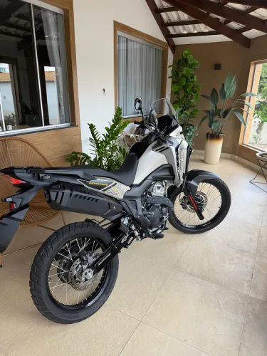 Vendo sahara com apenas 2.000 mil km 