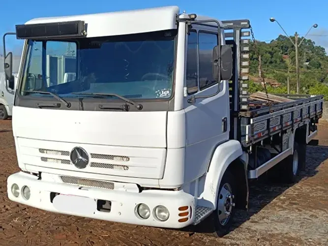 Caminhão M. Benz 914C 2000