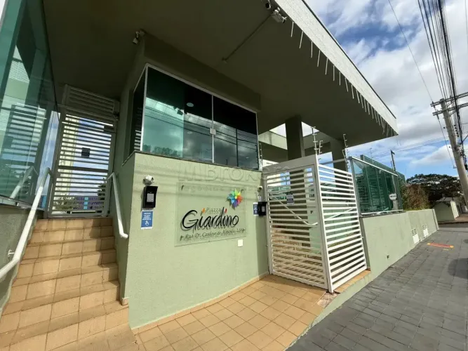 Apartamento com 02 dormitórios planejados e sacada com área gourmet