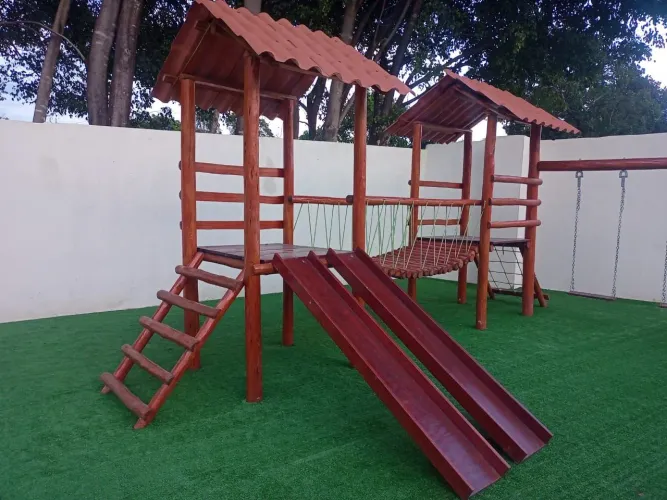 Playground / parquinho de madeira para área externa