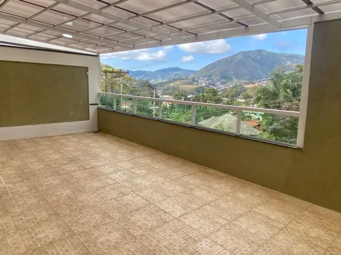 Casa junto ao centro