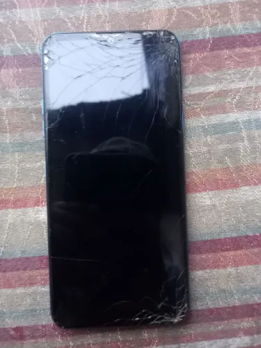 LG 41s celular tem que troca tela pega tudo perfeito estado tem que trocar tela e 100reais