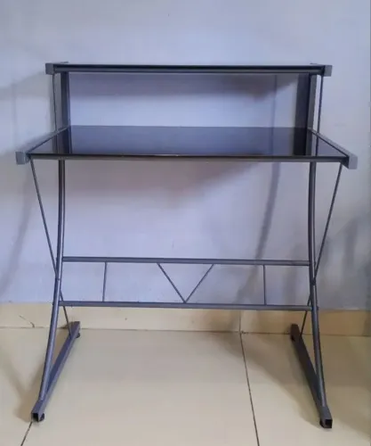 Mesinha para computador/ escrivaninha em metal e vidro 