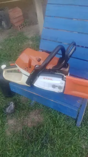 Vende se o motor serra