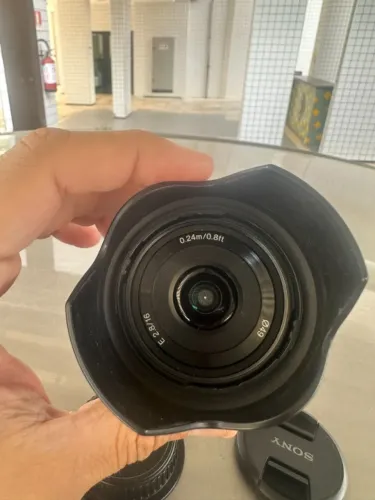Lente Sony E 16mm F2.8