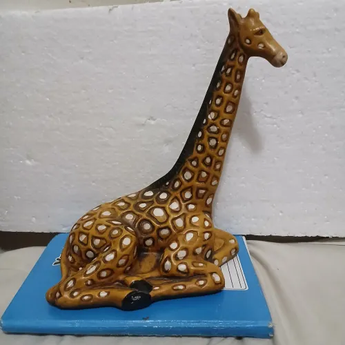 Girafa de cerâmica 
