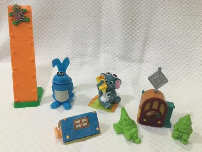 Miniaturas Kinder Ovo Anos 90 Kit Com 7 Unidades
