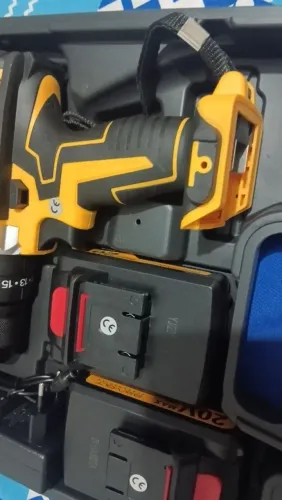 Parafuzadeira Nova 20 v com 2 bbateria e um carregador